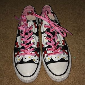 Hello Kitty lowtop converse